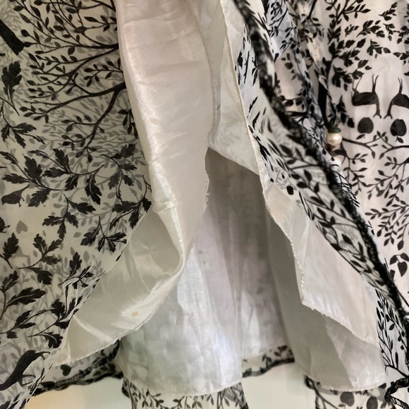 🎉HP🎉 Organza skirt in forest print - Picture 5 of 6